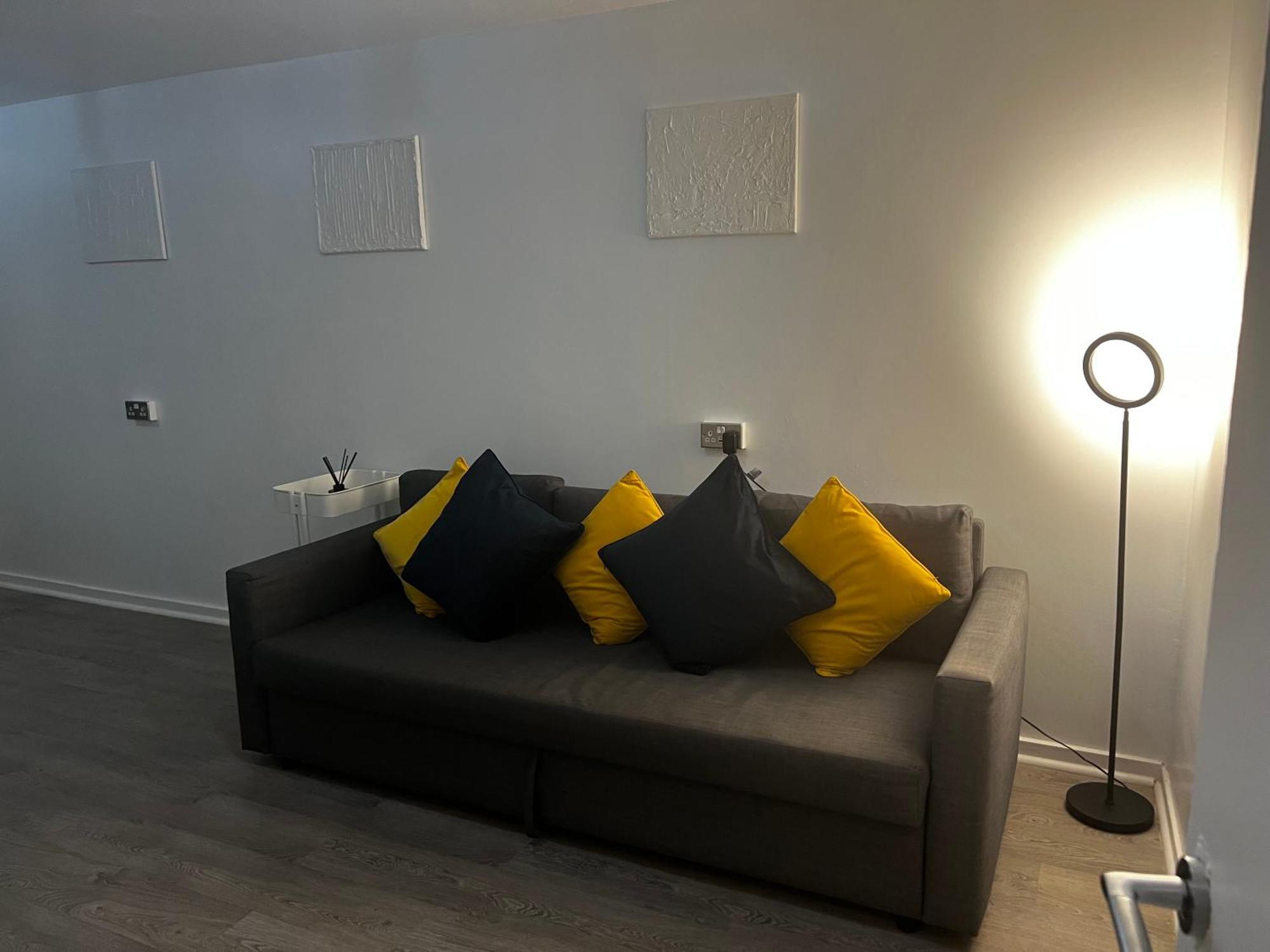 Stylish Near Excel London- Sleeps 4! Apartment *