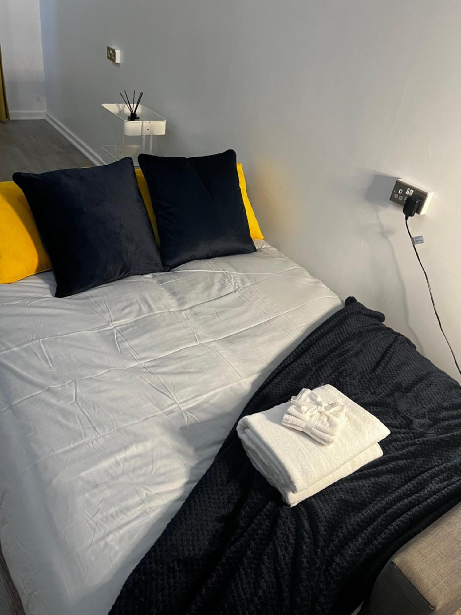Stylish Near Excel London- Sleeps 4! * London
