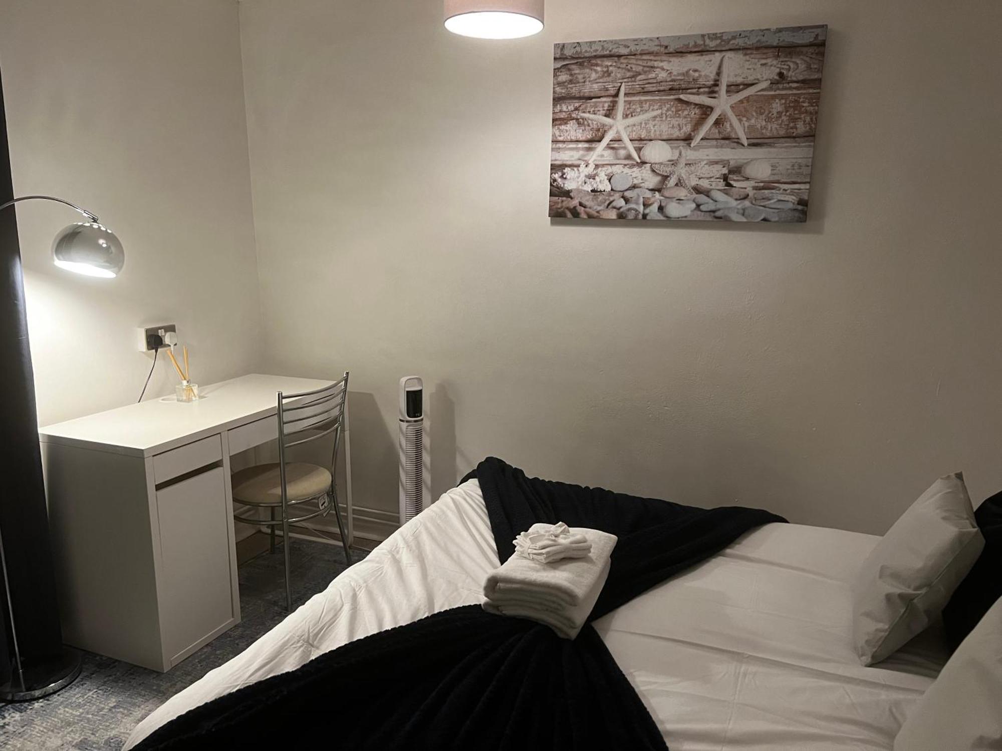 Stylish Near Excel London- Sleeps 4! London