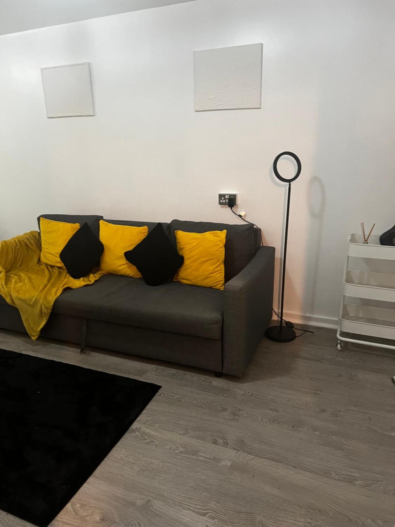 Stylish Near Excel London- Sleeps 4! * London