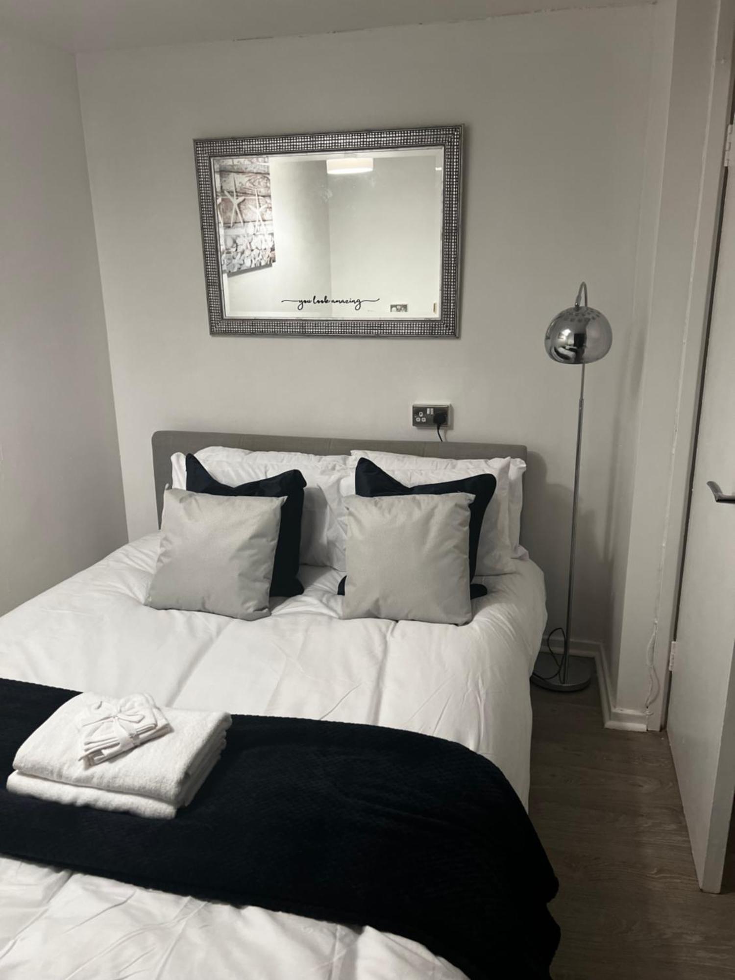 Stylish Near Excel London- Sleeps 4! London