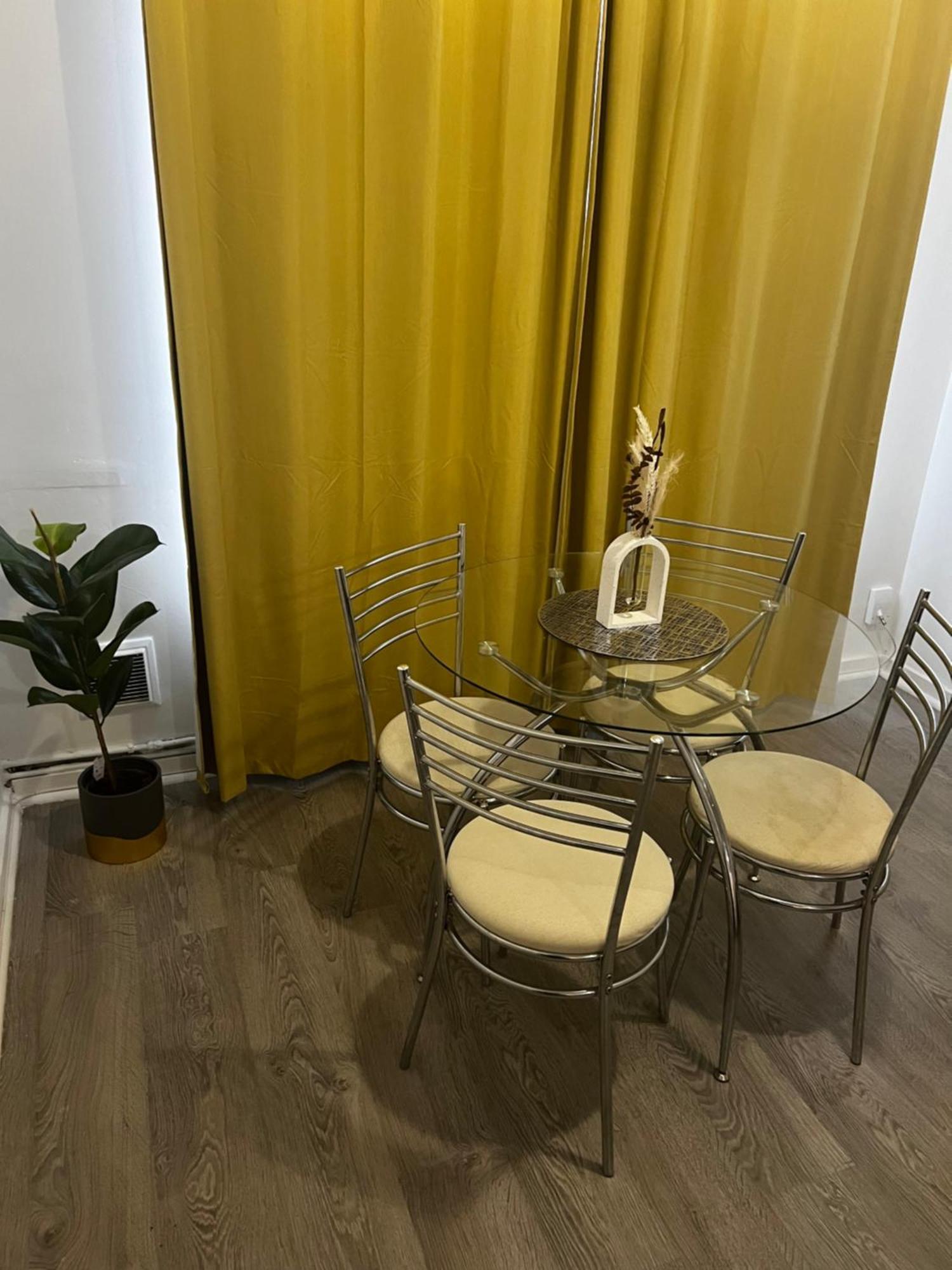 Stylish Near Excel London- Sleeps 4! * London